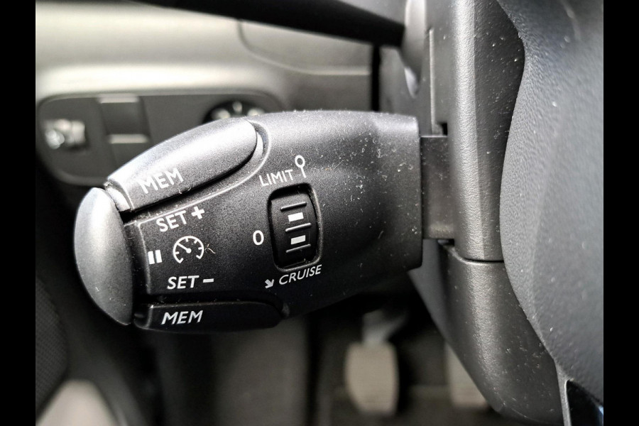 Citroën C3 1.2 PureTech Feel | zwart dak | navigatie | climate control | achteruitrijcamera