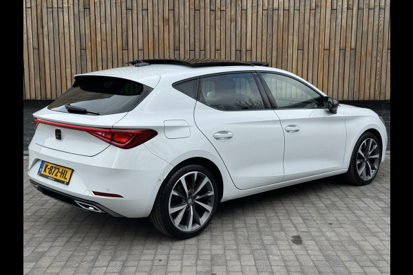 Seat Leon 1.5 eTSI FR Automaat | Panoramadak | Stoelverwarming | Achteruitrijcamera | LED verlichting | Stuurverwarming | Parkeersensoren