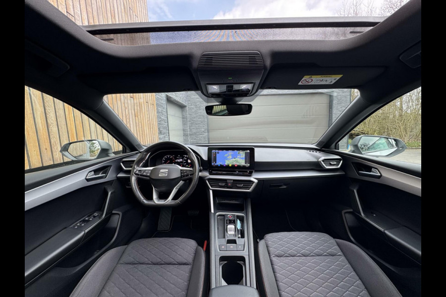 Seat Leon 1.5 eTSI FR Automaat | Panoramadak | Stoelverwarming | Achteruitrijcamera | LED verlichting | Stuurverwarming | Parkeersensoren