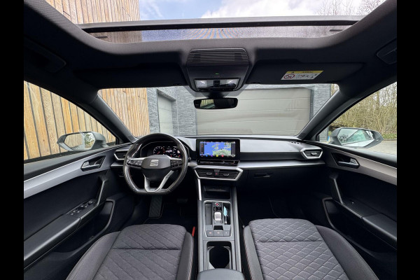 Seat Leon 1.5 eTSI FR Automaat | Panoramadak | Stoelverwarming | Achteruitrijcamera | LED verlichting | Stuurverwarming | Parkeersensoren