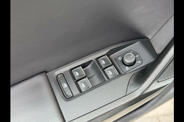 Seat Leon 1.5 eTSI FR Automaat | Panoramadak | Stoelverwarming | Achteruitrijcamera | LED verlichting | Stuurverwarming | Parkeersensoren