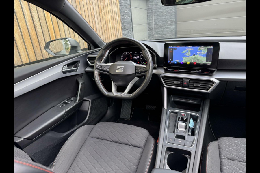 Seat Leon 1.5 eTSI FR Automaat | Panoramadak | Stoelverwarming | Achteruitrijcamera | LED verlichting | Stuurverwarming | Parkeersensoren