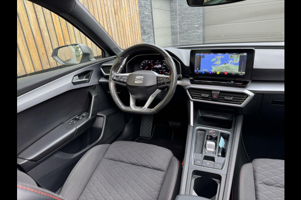 Seat Leon 1.5 eTSI FR Automaat | Panoramadak | Stoelverwarming | Achteruitrijcamera | LED verlichting | Stuurverwarming | Parkeersensoren