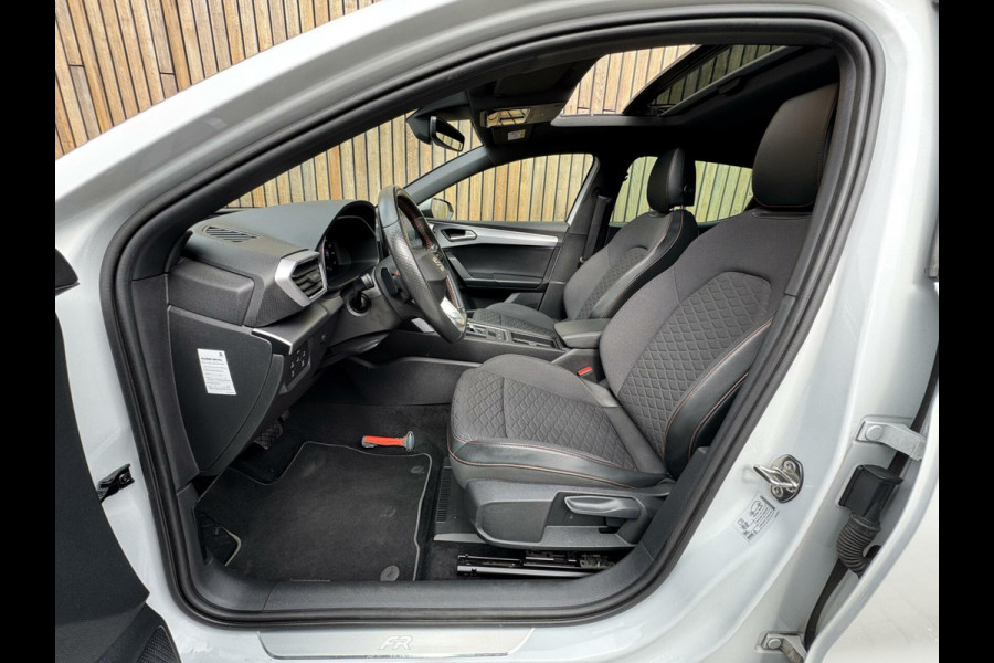 Seat Leon 1.5 eTSI FR Automaat | Panoramadak | Stoelverwarming | Achteruitrijcamera | LED verlichting | Stuurverwarming | Parkeersensoren