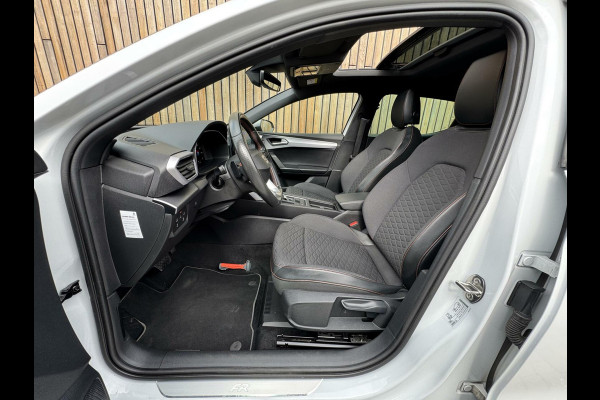 Seat Leon 1.5 eTSI FR Automaat | Panoramadak | Stoelverwarming | Achteruitrijcamera | LED verlichting | Stuurverwarming | Parkeersensoren