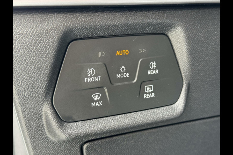 Seat Leon 1.5 eTSI FR Automaat | Panoramadak | Stoelverwarming | Achteruitrijcamera | LED verlichting | Stuurverwarming | Parkeersensoren