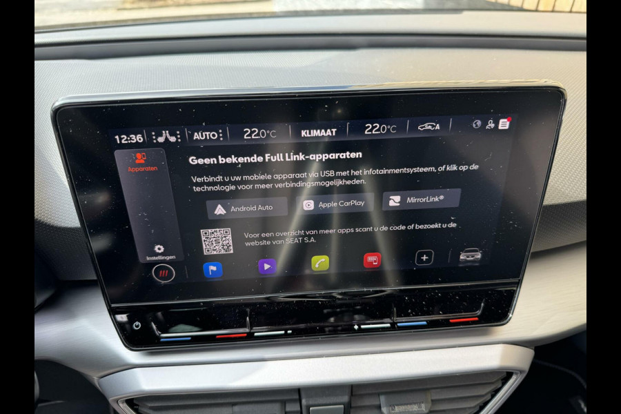 Seat Leon 1.5 eTSI FR Automaat | Panoramadak | Stoelverwarming | Achteruitrijcamera | LED verlichting | Stuurverwarming | Parkeersensoren