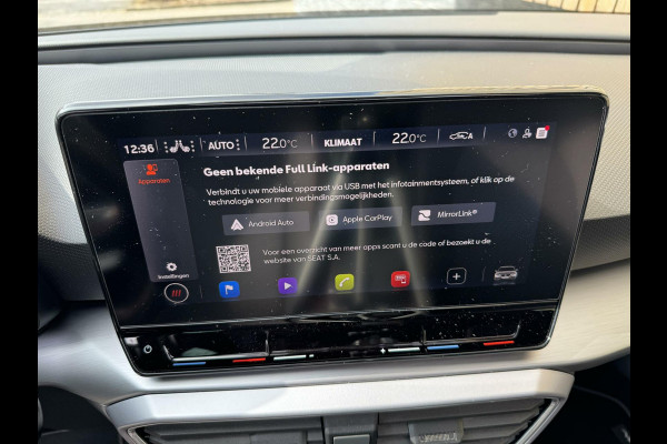 Seat Leon 1.5 eTSI FR Automaat | Panoramadak | Stoelverwarming | Achteruitrijcamera | LED verlichting | Stuurverwarming | Parkeersensoren