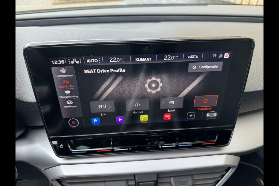 Seat Leon 1.5 eTSI FR Automaat | Panoramadak | Stoelverwarming | Achteruitrijcamera | LED verlichting | Stuurverwarming | Parkeersensoren
