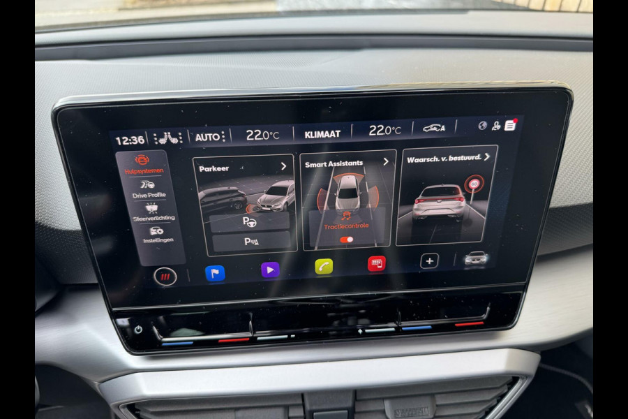 Seat Leon 1.5 eTSI FR Automaat | Panoramadak | Stoelverwarming | Achteruitrijcamera | LED verlichting | Stuurverwarming | Parkeersensoren