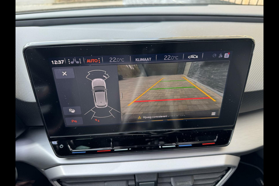 Seat Leon 1.5 eTSI FR Automaat | Panoramadak | Stoelverwarming | Achteruitrijcamera | LED verlichting | Stuurverwarming | Parkeersensoren