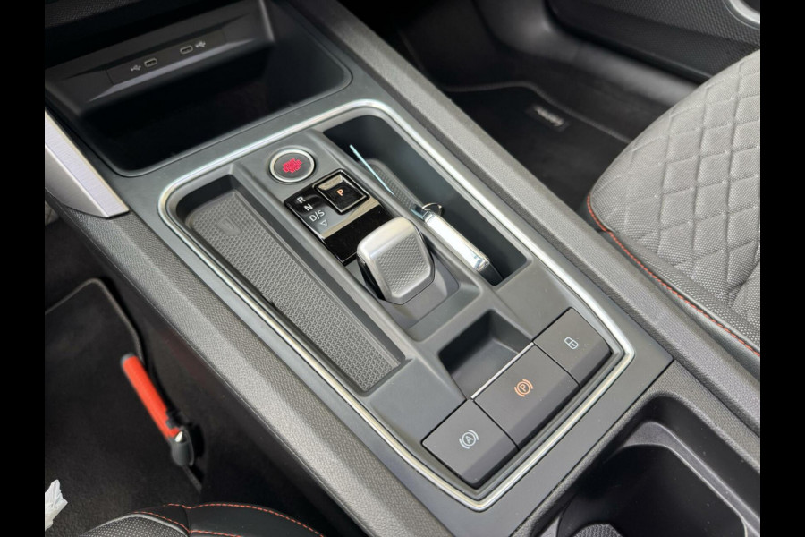 Seat Leon 1.5 eTSI FR Automaat | Panoramadak | Stoelverwarming | Achteruitrijcamera | LED verlichting | Stuurverwarming | Parkeersensoren