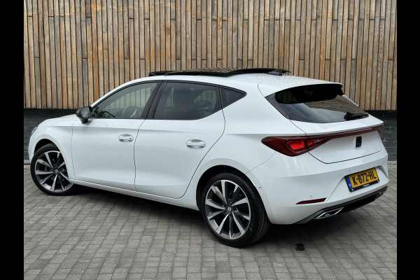 Seat Leon 1.5 eTSI FR Automaat | Panoramadak | Stoelverwarming | Achteruitrijcamera | LED verlichting | Stuurverwarming | Parkeersensoren