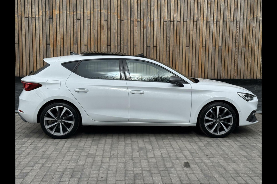 Seat Leon 1.5 eTSI FR Automaat | Panoramadak | Stoelverwarming | Achteruitrijcamera | LED verlichting | Stuurverwarming | Parkeersensoren