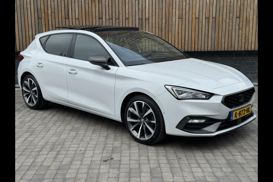 Seat Leon 1.5 eTSI FR Automaat | Panoramadak | Stoelverwarming | Achteruitrijcamera | LED verlichting | Stuurverwarming | Parkeersensoren