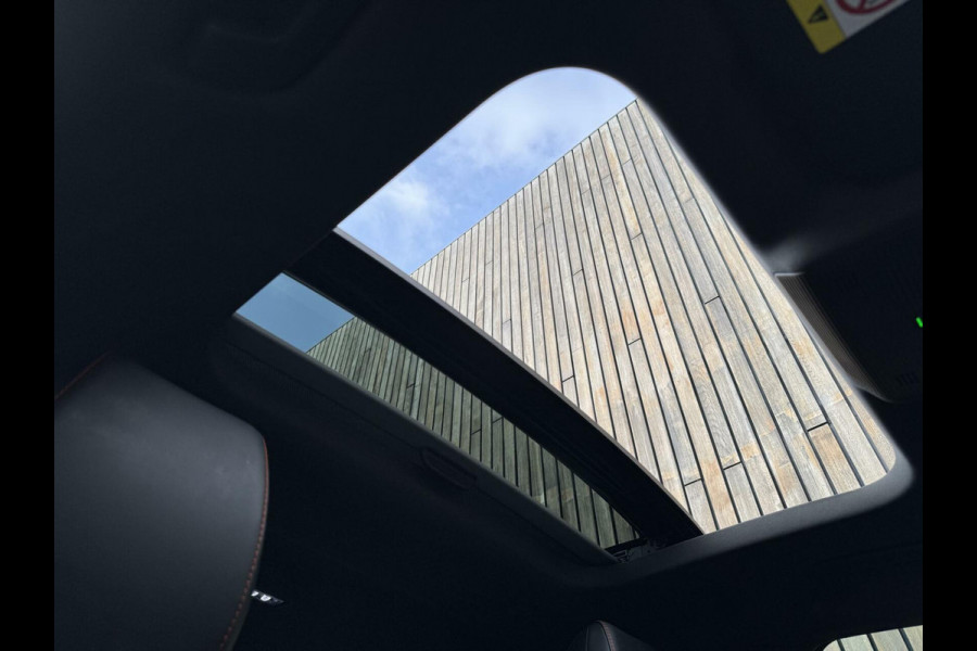 Seat Leon 1.5 eTSI FR Automaat | Panoramadak | Stoelverwarming | Achteruitrijcamera | LED verlichting | Stuurverwarming | Parkeersensoren