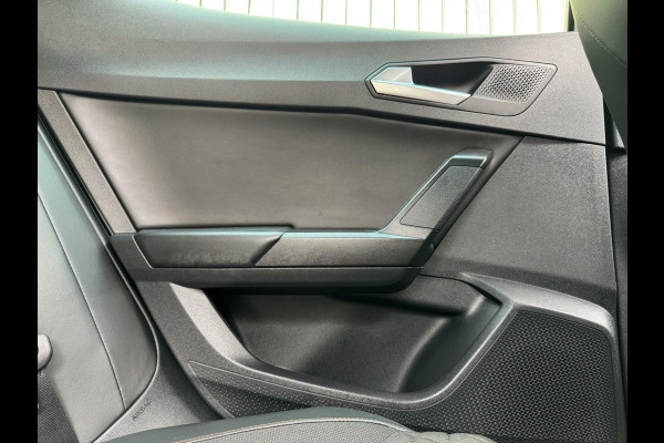Seat Leon 1.5 eTSI FR Automaat | Panoramadak | Stoelverwarming | Achteruitrijcamera | LED verlichting | Stuurverwarming | Parkeersensoren