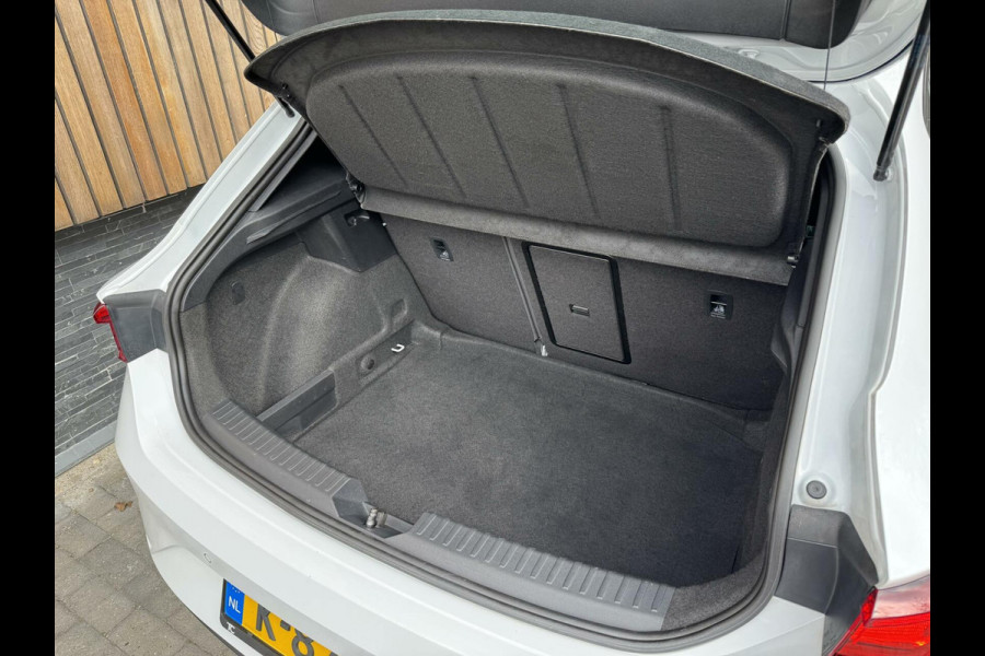 Seat Leon 1.5 eTSI FR Automaat | Panoramadak | Stoelverwarming | Achteruitrijcamera | LED verlichting | Stuurverwarming | Parkeersensoren