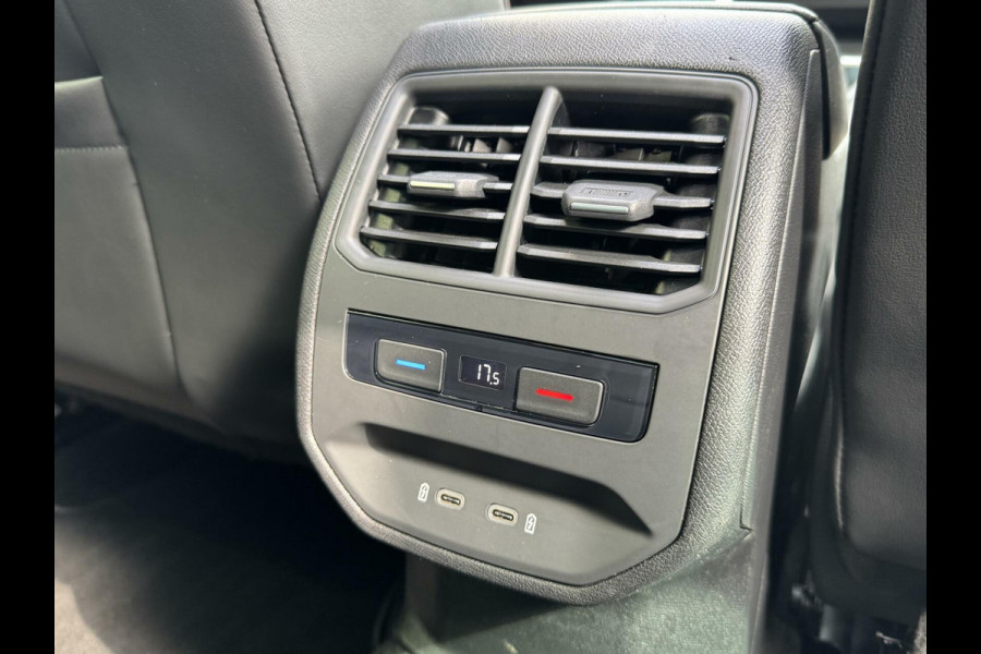 Seat Leon 1.5 eTSI FR Automaat | Panoramadak | Stoelverwarming | Achteruitrijcamera | LED verlichting | Stuurverwarming | Parkeersensoren