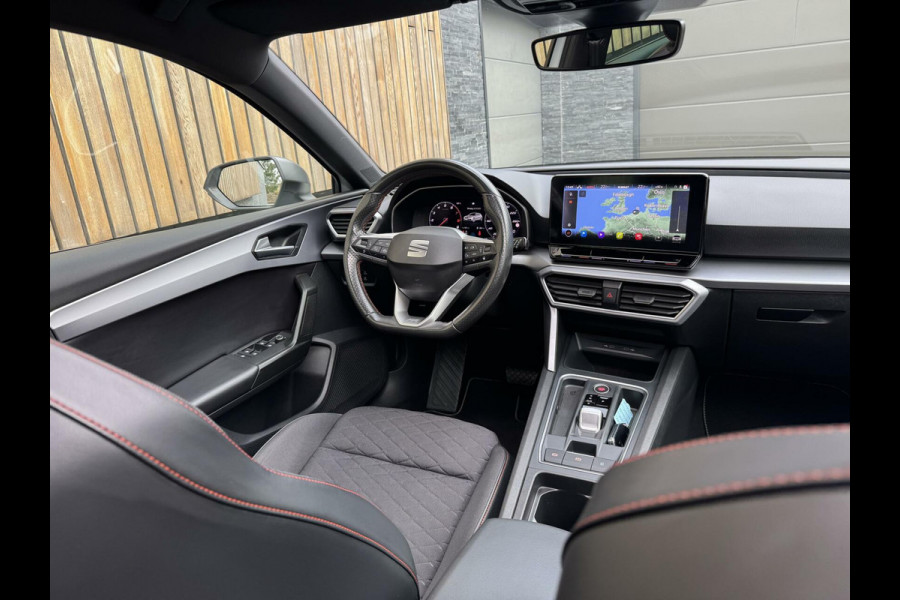Seat Leon 1.5 eTSI FR Automaat | Panoramadak | Stoelverwarming | Achteruitrijcamera | LED verlichting | Stuurverwarming | Parkeersensoren