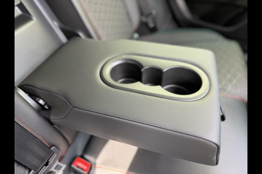 Seat Leon 1.5 eTSI FR Automaat | Panoramadak | Stoelverwarming | Achteruitrijcamera | LED verlichting | Stuurverwarming | Parkeersensoren