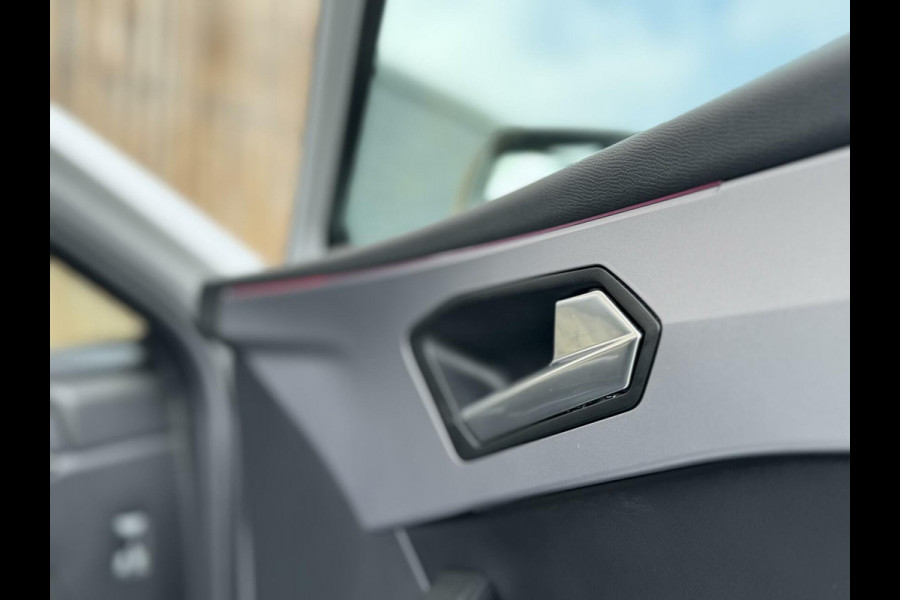 Seat Leon 1.5 eTSI FR Automaat | Panoramadak | Stoelverwarming | Achteruitrijcamera | LED verlichting | Stuurverwarming | Parkeersensoren