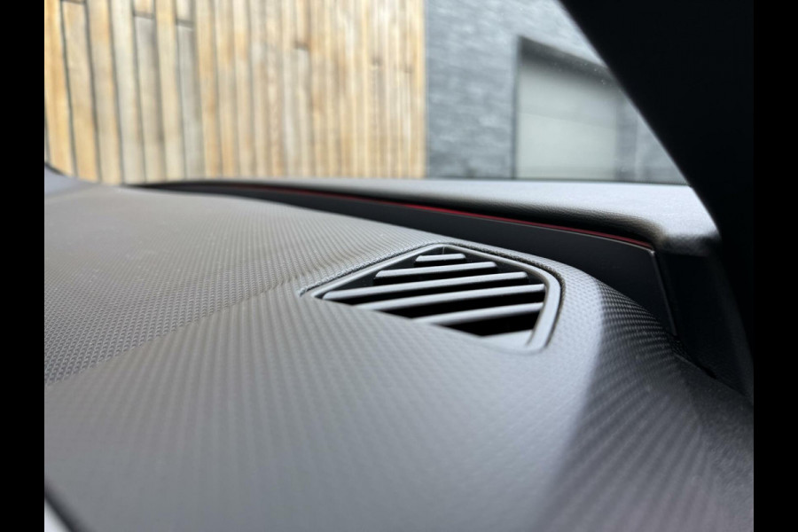Seat Leon 1.5 eTSI FR Automaat | Panoramadak | Stoelverwarming | Achteruitrijcamera | LED verlichting | Stuurverwarming | Parkeersensoren