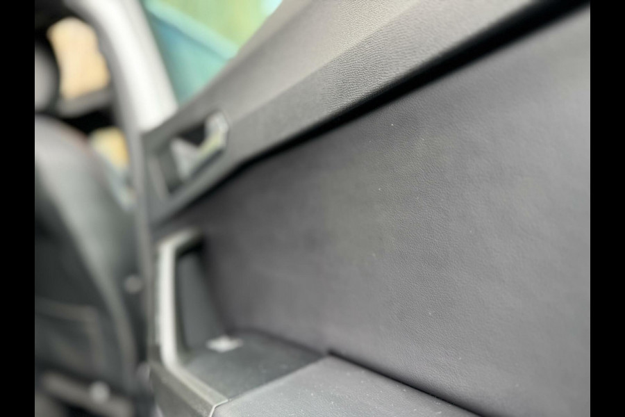 Seat Leon 1.5 eTSI FR Automaat | Panoramadak | Stoelverwarming | Achteruitrijcamera | LED verlichting | Stuurverwarming | Parkeersensoren