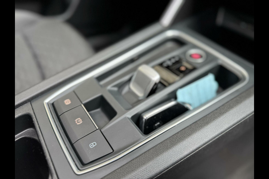 Seat Leon 1.5 eTSI FR Automaat | Panoramadak | Stoelverwarming | Achteruitrijcamera | LED verlichting | Stuurverwarming | Parkeersensoren