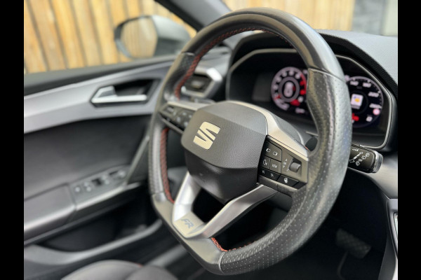 Seat Leon 1.5 eTSI FR Automaat | Panoramadak | Stoelverwarming | Achteruitrijcamera | LED verlichting | Stuurverwarming | Parkeersensoren