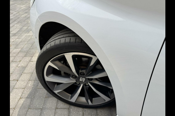 Seat Leon 1.5 eTSI FR Automaat | Panoramadak | Stoelverwarming | Achteruitrijcamera | LED verlichting | Stuurverwarming | Parkeersensoren