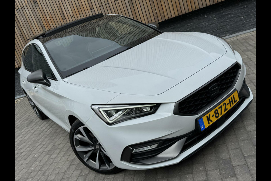 Seat Leon 1.5 eTSI FR Automaat | Panoramadak | Stoelverwarming | Achteruitrijcamera | LED verlichting | Stuurverwarming | Parkeersensoren