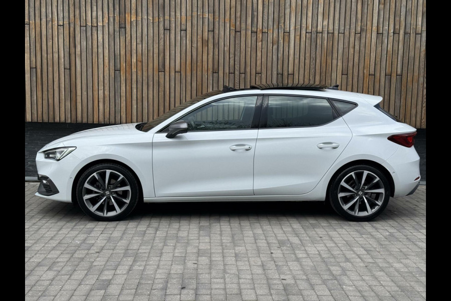 Seat Leon 1.5 eTSI FR Automaat | Panoramadak | Stoelverwarming | Achteruitrijcamera | LED verlichting | Stuurverwarming | Parkeersensoren