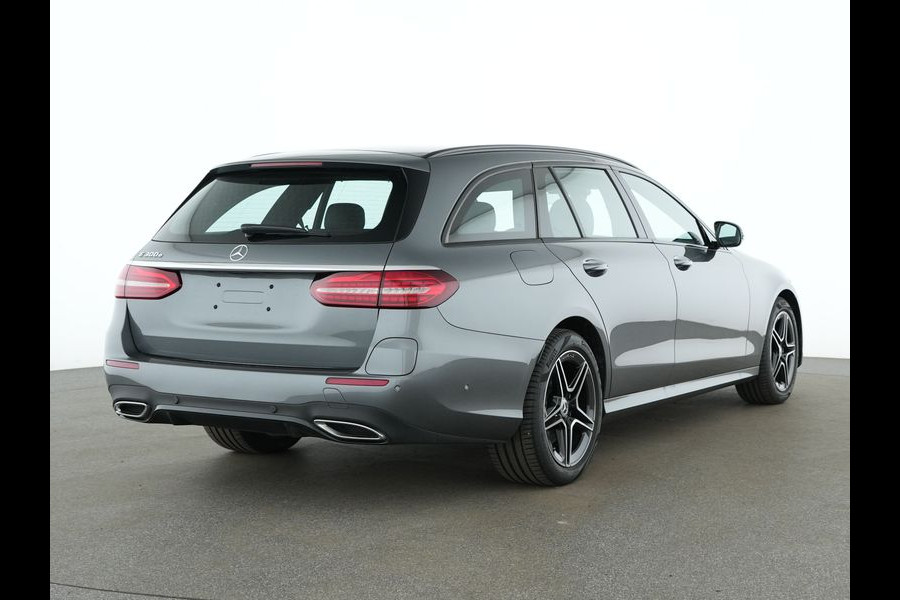 Mercedes-Benz E-Klasse Estate 300 e AMG Plug-In Hybride | AMG Line | Night Pakket | Schuif-Kanteldak | Rij-assistentiepakket Plus | Spiegel Pakket | Inclusief 24 maanden MB Certified garantie voor Europa.