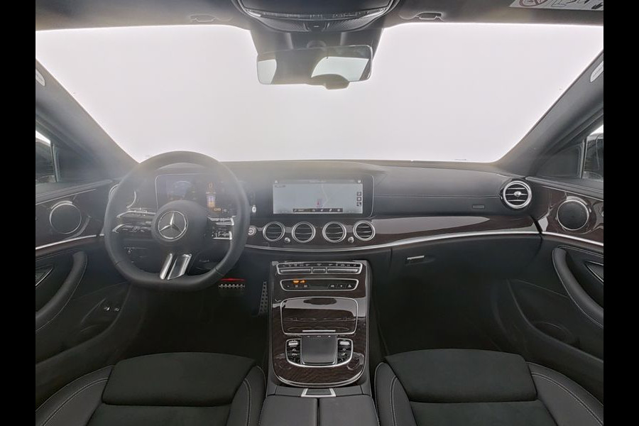 Mercedes-Benz E-Klasse Estate 300 e AMG Plug-In Hybride | AMG Line | Night Pakket | Schuif-Kanteldak | Rij-assistentiepakket Plus | Spiegel Pakket | Inclusief 24 maanden MB Certified garantie voor Europa.
