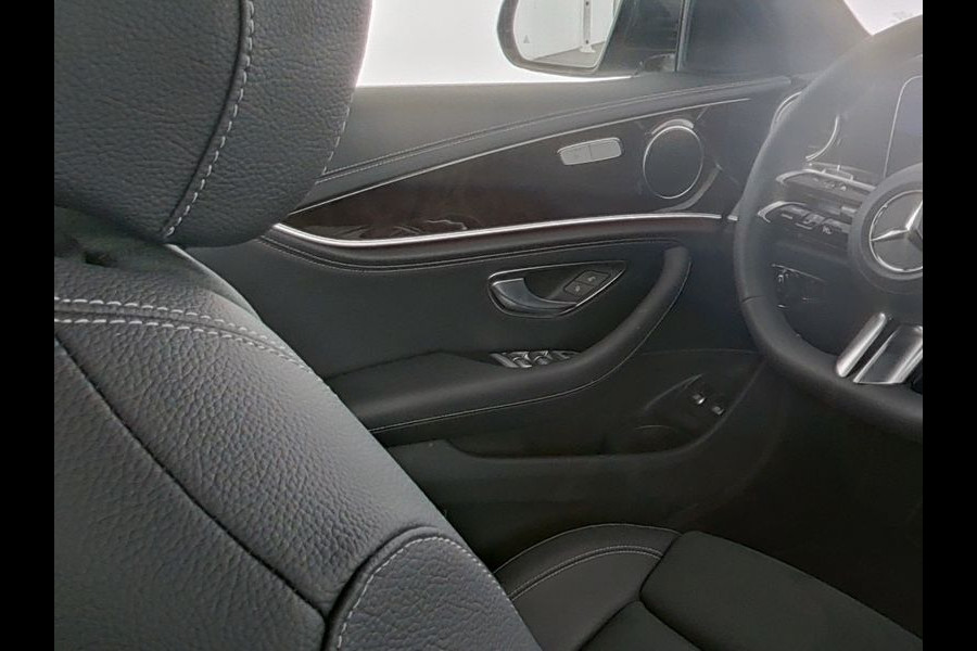 Mercedes-Benz E-Klasse Estate 300 e AMG Plug-In Hybride | AMG Line | Night Pakket | Schuif-Kanteldak | Rij-assistentiepakket Plus | Spiegel Pakket | Inclusief 24 maanden MB Certified garantie voor Europa.
