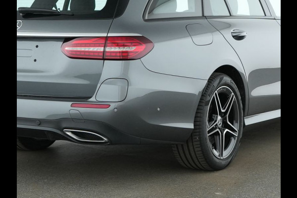 Mercedes-Benz E-Klasse Estate 300 e AMG Plug-In Hybride | AMG Line | Night Pakket | Schuif-Kanteldak | Rij-assistentiepakket Plus | Spiegel Pakket | Inclusief 24 maanden MB Certified garantie voor Europa.