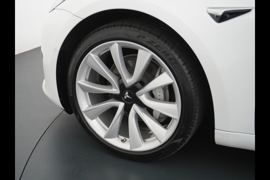 Tesla Model 3 SR+60kWh 325PK 19" AutoPilot Leer PanoDak Adaptive cruise Camera's Elektr.-Stuur+Stoelen+Spiegels+Geheugen+Easy-Entry+Verwarmde  Navi full map LED-a+v ACC Dual-ECC DAB Voorverwarmen interieur via App Keyless via Telefoonsleutel One-Pedal-Drive Orig. nlse auto tot 11kw laden thuis ! Snelladen Garantie Accu tot  10-12-2027 max 160.000km 1584kg licht!