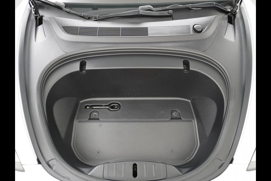 Tesla Model 3 SR+60kWh 325PK 19" AutoPilot Leer PanoDak Adaptive cruise Camera's Elektr.-Stuur+Stoelen+Spiegels+Geheugen+Easy-Entry+Verwarmde  Navi full map LED-a+v ACC Dual-ECC DAB Voorverwarmen interieur via App Keyless via Telefoonsleutel One-Pedal-Drive Orig. nlse auto tot 11kw laden thuis ! Snelladen Garantie Accu tot  10-12-2027 max 160.000km 1584kg licht!