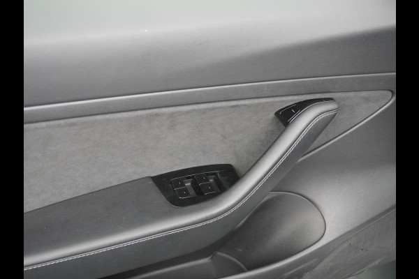 Tesla Model 3 SR+60kWh 325PK 19" AutoPilot Leer PanoDak Adaptive cruise Camera's Elektr.-Stuur+Stoelen+Spiegels+Geheugen+Easy-Entry+Verwarmde  Navi full map LED-a+v ACC Dual-ECC DAB Voorverwarmen interieur via App Keyless via Telefoonsleutel One-Pedal-Drive Orig. nlse auto tot 11kw laden thuis ! Snelladen Garantie Accu tot  10-12-2027 max 160.000km 1584kg licht!