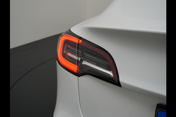 Tesla Model 3 SR+60kWh 325PK 19" AutoPilot Leer PanoDak Adaptive cruise Camera's Elektr.-Stuur+Stoelen+Spiegels+Geheugen+Easy-Entry+Verwarmde  Navi full map LED-a+v ACC Dual-ECC DAB Voorverwarmen interieur via App Keyless via Telefoonsleutel One-Pedal-Drive Orig. nlse auto tot 11kw laden thuis ! Snelladen Garantie Accu tot  10-12-2027 max 160.000km 1584kg licht!