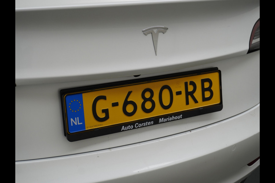 Tesla Model 3 SR+60kWh 325PK 19" AutoPilot Leer PanoDak Adaptive cruise Camera's Elektr.-Stuur+Stoelen+Spiegels+Geheugen+Easy-Entry+Verwarmde  Navi full map LED-a+v ACC Dual-ECC DAB Voorverwarmen interieur via App Keyless via Telefoonsleutel One-Pedal-Drive Orig. nlse auto tot 11kw laden thuis ! Snelladen Garantie Accu tot  10-12-2027 max 160.000km 1584kg licht!