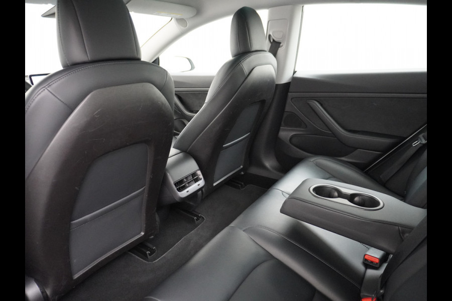 Tesla Model 3 SR+60kWh 325PK 19" AutoPilot Leer PanoDak Adaptive cruise Camera's Elektr.-Stuur+Stoelen+Spiegels+Geheugen+Easy-Entry+Verwarmde  Navi full map LED-a+v ACC Dual-ECC DAB Voorverwarmen interieur via App Keyless via Telefoonsleutel One-Pedal-Drive Orig. nlse auto tot 11kw laden thuis ! Snelladen Garantie Accu tot  10-12-2027 max 160.000km 1584kg licht!