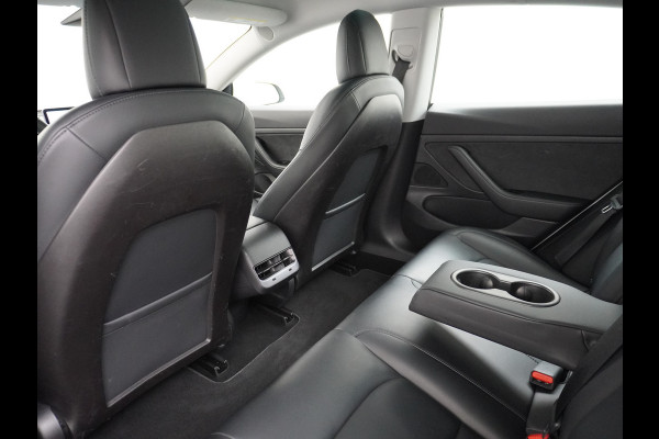 Tesla Model 3 SR+60kWh 325PK 19" AutoPilot Leer PanoDak Adaptive cruise Camera's Elektr.-Stuur+Stoelen+Spiegels+Geheugen+Easy-Entry+Verwarmde  Navi full map LED-a+v ACC Dual-ECC DAB Voorverwarmen interieur via App Keyless via Telefoonsleutel One-Pedal-Drive Orig. nlse auto tot 11kw laden thuis ! Snelladen Garantie Accu tot  10-12-2027 max 160.000km 1584kg licht!