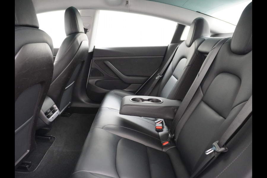 Tesla Model 3 SR+60kWh 325PK 19" AutoPilot Leer PanoDak Adaptive cruise Camera's Elektr.-Stuur+Stoelen+Spiegels+Geheugen+Easy-Entry+Verwarmde  Navi full map LED-a+v ACC Dual-ECC DAB Voorverwarmen interieur via App Keyless via Telefoonsleutel One-Pedal-Drive Orig. nlse auto tot 11kw laden thuis ! Snelladen Garantie Accu tot  10-12-2027 max 160.000km 1584kg licht!