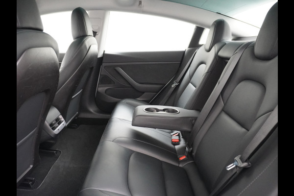 Tesla Model 3 SR+60kWh 325PK 19" AutoPilot Leer PanoDak Adaptive cruise Camera's Elektr.-Stuur+Stoelen+Spiegels+Geheugen+Easy-Entry+Verwarmde  Navi full map LED-a+v ACC Dual-ECC DAB Voorverwarmen interieur via App Keyless via Telefoonsleutel One-Pedal-Drive Orig. nlse auto tot 11kw laden thuis ! Snelladen Garantie Accu tot  10-12-2027 max 160.000km 1584kg licht!