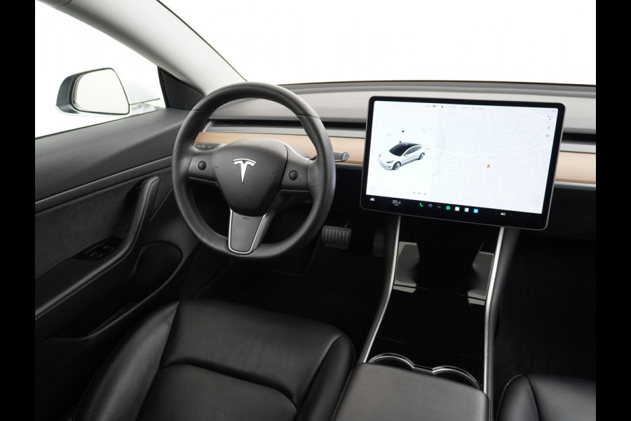 Tesla Model 3 SR+60kWh 325PK 19" AutoPilot Leer PanoDak Adaptive cruise Camera's Elektr.-Stuur+Stoelen+Spiegels+Geheugen+Easy-Entry+Verwarmde  Navi full map LED-a+v ACC Dual-ECC DAB Voorverwarmen interieur via App Keyless via Telefoonsleutel One-Pedal-Drive Orig. nlse auto tot 11kw laden thuis ! Snelladen Garantie Accu tot  10-12-2027 max 160.000km 1584kg licht!