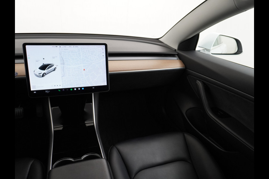 Tesla Model 3 SR+60kWh 325PK 19" AutoPilot Leer PanoDak Adaptive cruise Camera's Elektr.-Stuur+Stoelen+Spiegels+Geheugen+Easy-Entry+Verwarmde  Navi full map LED-a+v ACC Dual-ECC DAB Voorverwarmen interieur via App Keyless via Telefoonsleutel One-Pedal-Drive Orig. nlse auto tot 11kw laden thuis ! Snelladen Garantie Accu tot  10-12-2027 max 160.000km 1584kg licht!