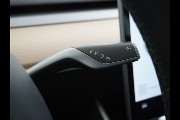 Tesla Model 3 SR+60kWh 325PK 19" AutoPilot Leer PanoDak Adaptive cruise Camera's Elektr.-Stuur+Stoelen+Spiegels+Geheugen+Easy-Entry+Verwarmde  Navi full map LED-a+v ACC Dual-ECC DAB Voorverwarmen interieur via App Keyless via Telefoonsleutel One-Pedal-Drive Orig. nlse auto tot 11kw laden thuis ! Snelladen Garantie Accu tot  10-12-2027 max 160.000km 1584kg licht!