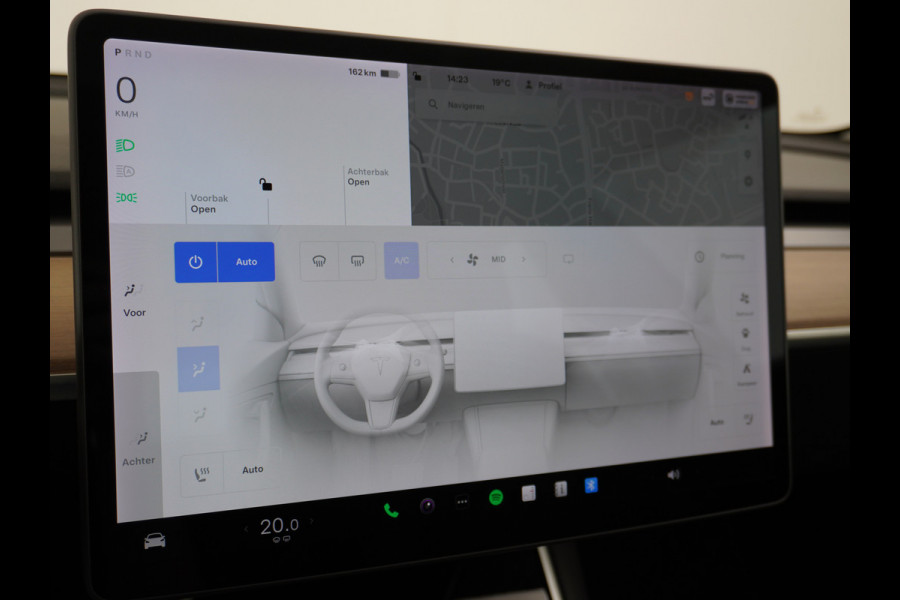 Tesla Model 3 SR+60kWh 325PK 19" AutoPilot Leer PanoDak Adaptive cruise Camera's Elektr.-Stuur+Stoelen+Spiegels+Geheugen+Easy-Entry+Verwarmde  Navi full map LED-a+v ACC Dual-ECC DAB Voorverwarmen interieur via App Keyless via Telefoonsleutel One-Pedal-Drive Orig. nlse auto tot 11kw laden thuis ! Snelladen Garantie Accu tot  10-12-2027 max 160.000km 1584kg licht!